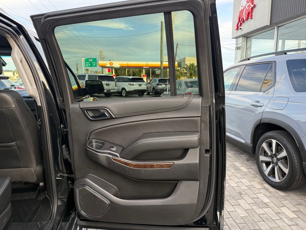 Chevrolet Suburban 4WD 4dr LT 2020