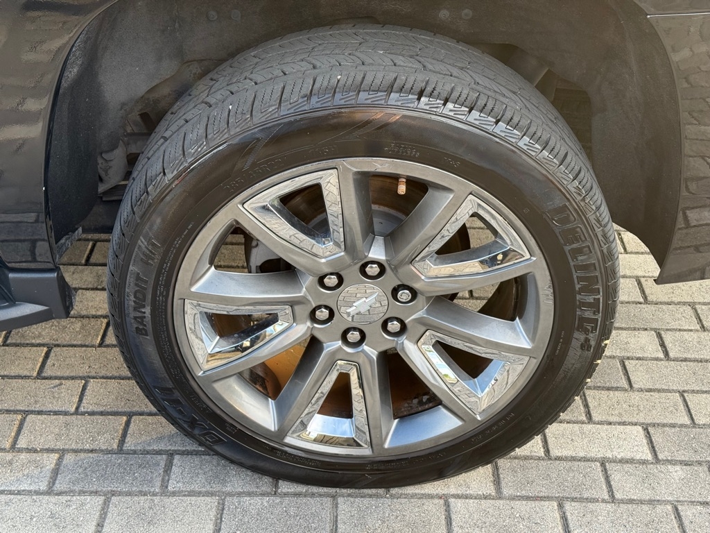 Chevrolet Suburban 4WD 4dr LT 2020