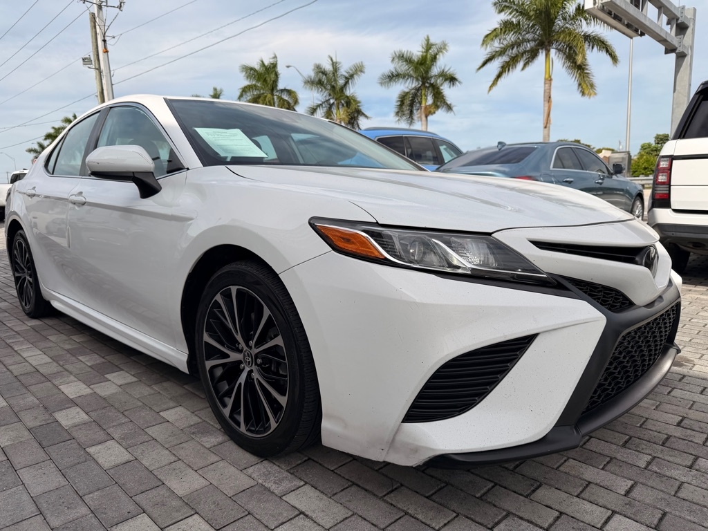 Toyota Camry SE Auto (Natl) 2020