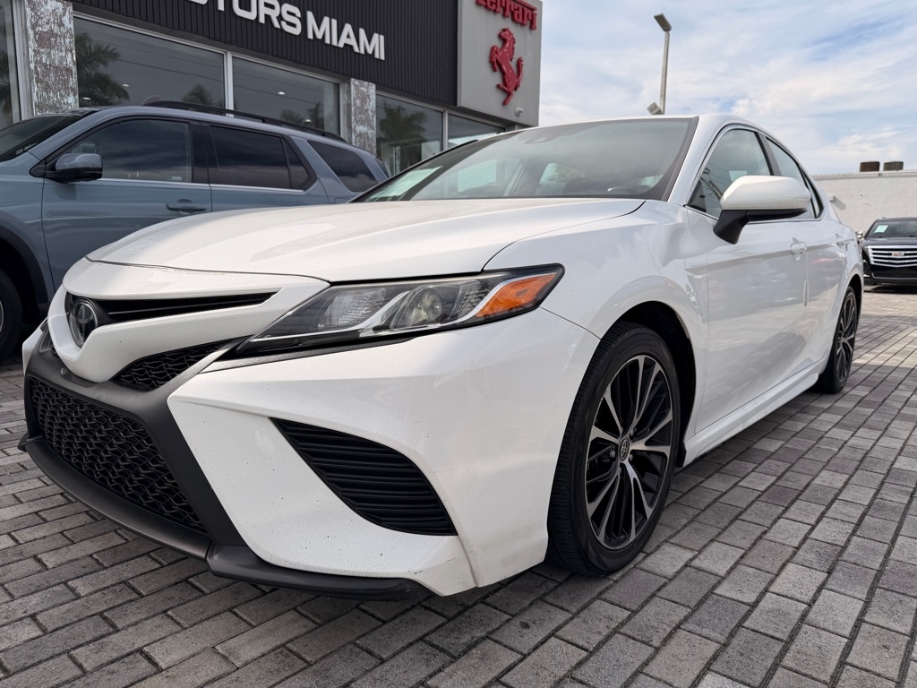 Toyota Camry SE Auto (Natl) 2020