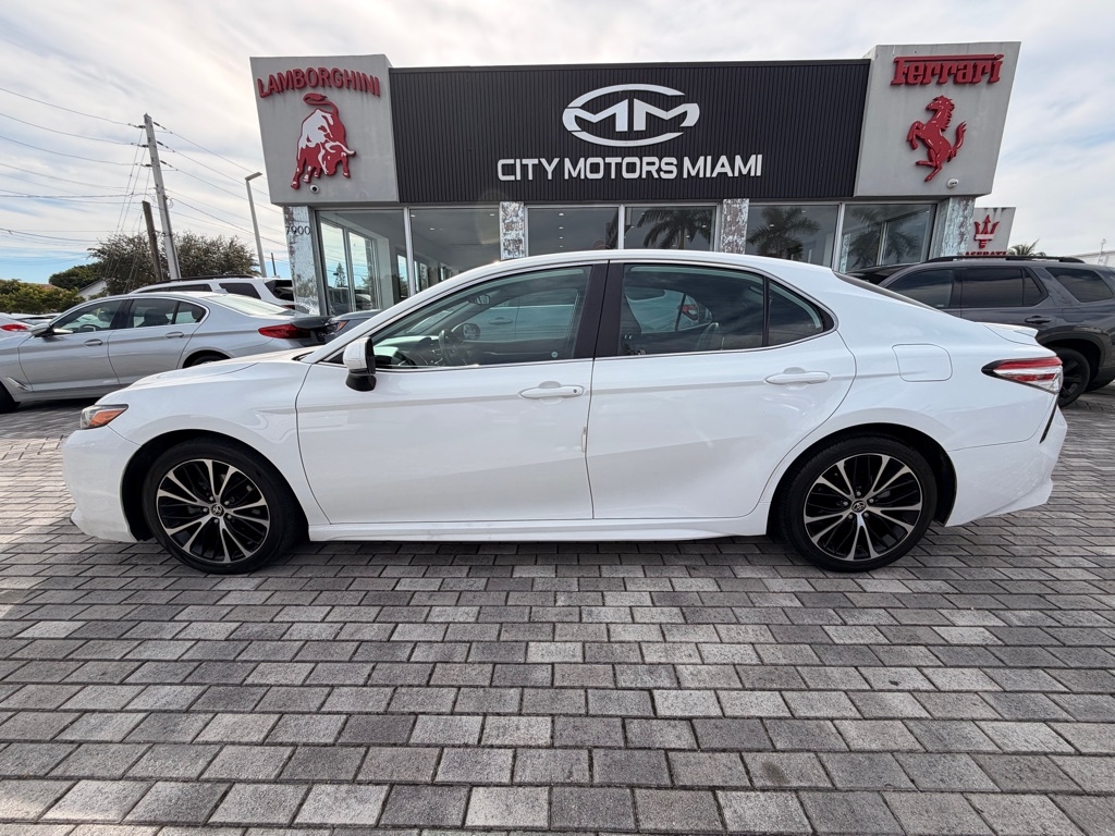 Toyota Camry SE Auto (Natl) 2020