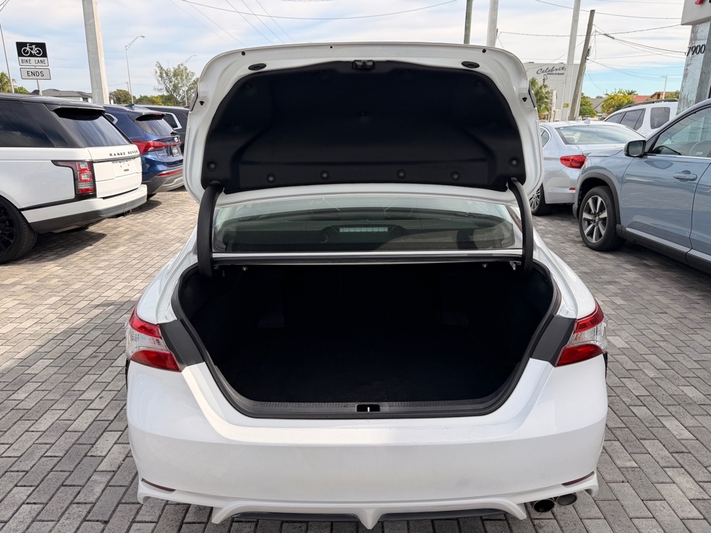 Toyota Camry SE Auto (Natl) 2020