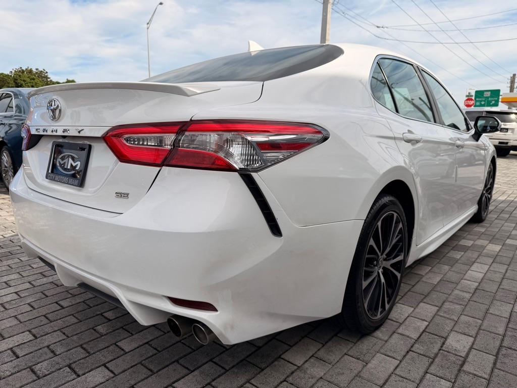Toyota Camry SE Auto (Natl) 2020