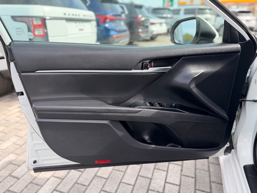 Toyota Camry SE Auto (Natl) 2020