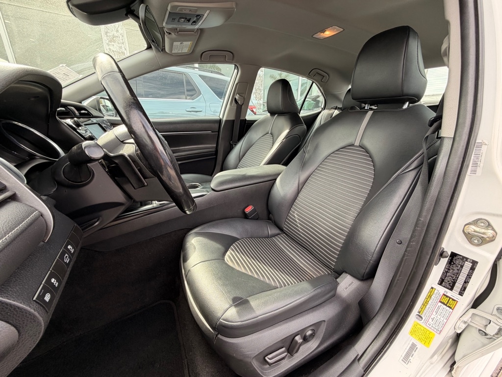 Toyota Camry SE Auto (Natl) 2020