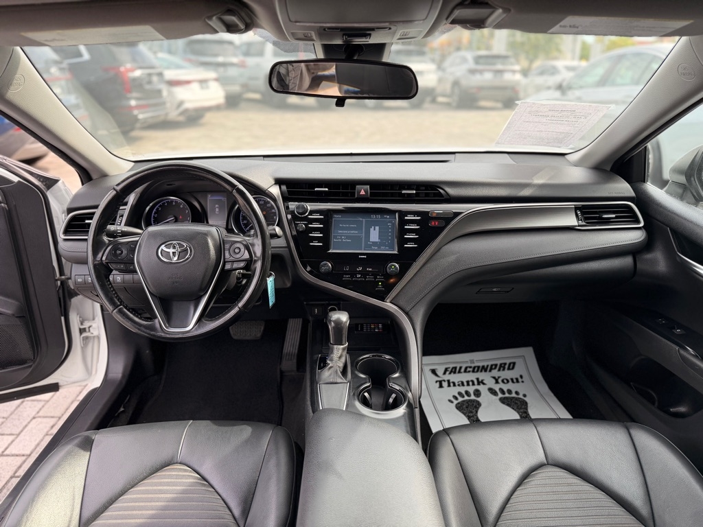 Toyota Camry SE Auto (Natl) 2020