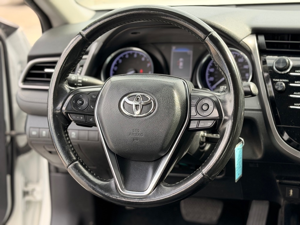 Toyota Camry SE Auto (Natl) 2020