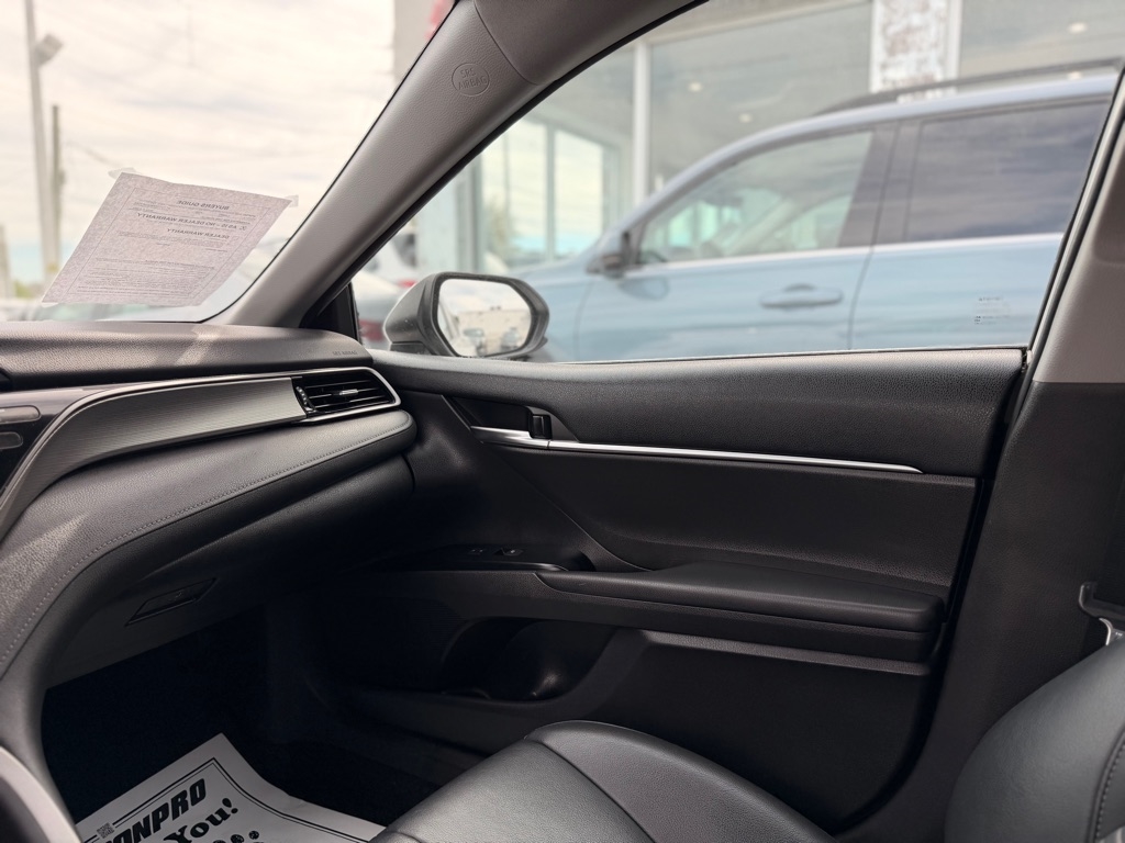 Toyota Camry SE Auto (Natl) 2020