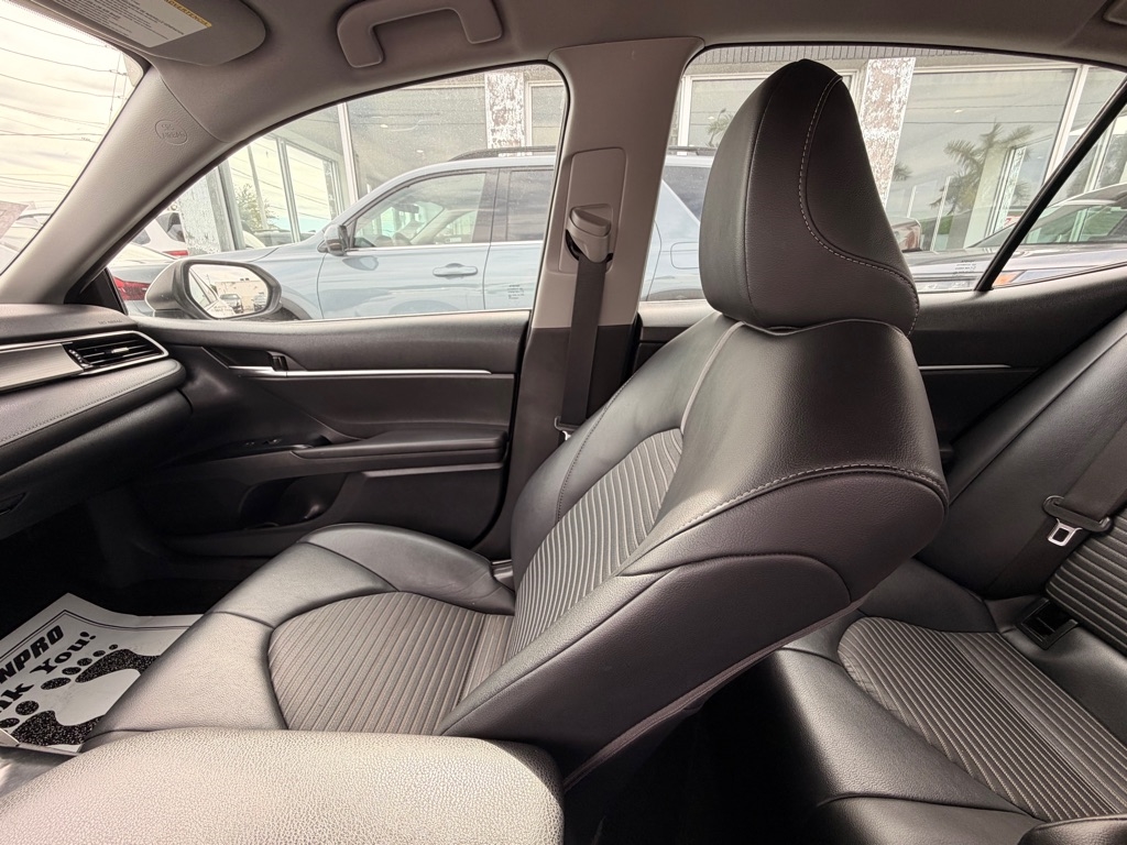 Toyota Camry SE Auto (Natl) 2020