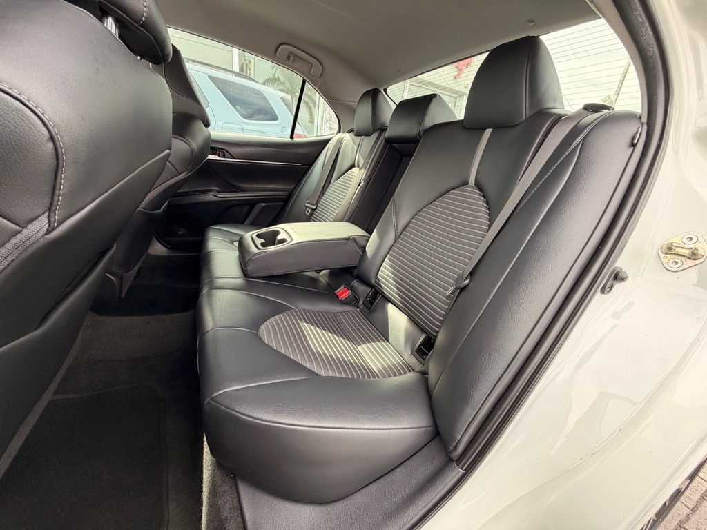 Toyota Camry SE Auto (Natl) 2020