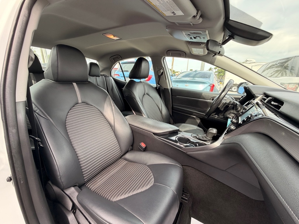 Toyota Camry SE Auto (Natl) 2020