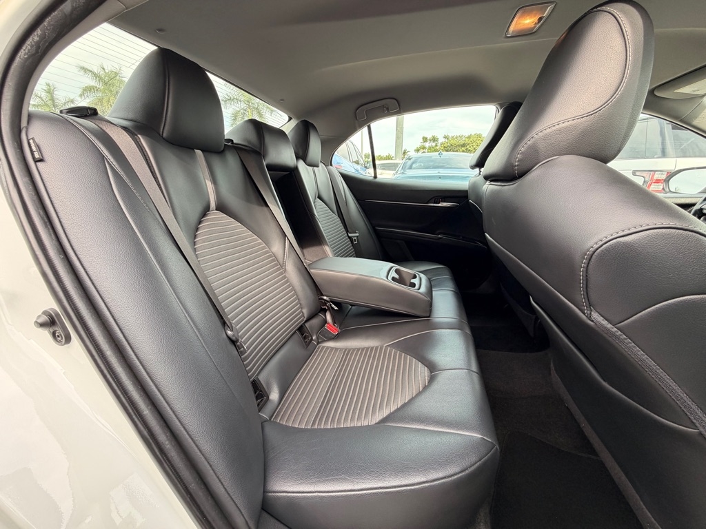 Toyota Camry SE Auto (Natl) 2020