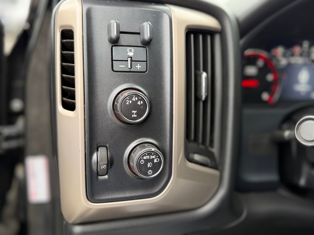 GMC Sierra 2500HD available WiFi 4WD Crew Cab 153.7" Denali 2015