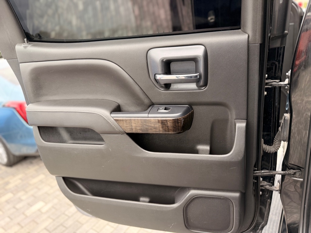 GMC Sierra 2500HD available WiFi 4WD Crew Cab 153.7" Denali 2015