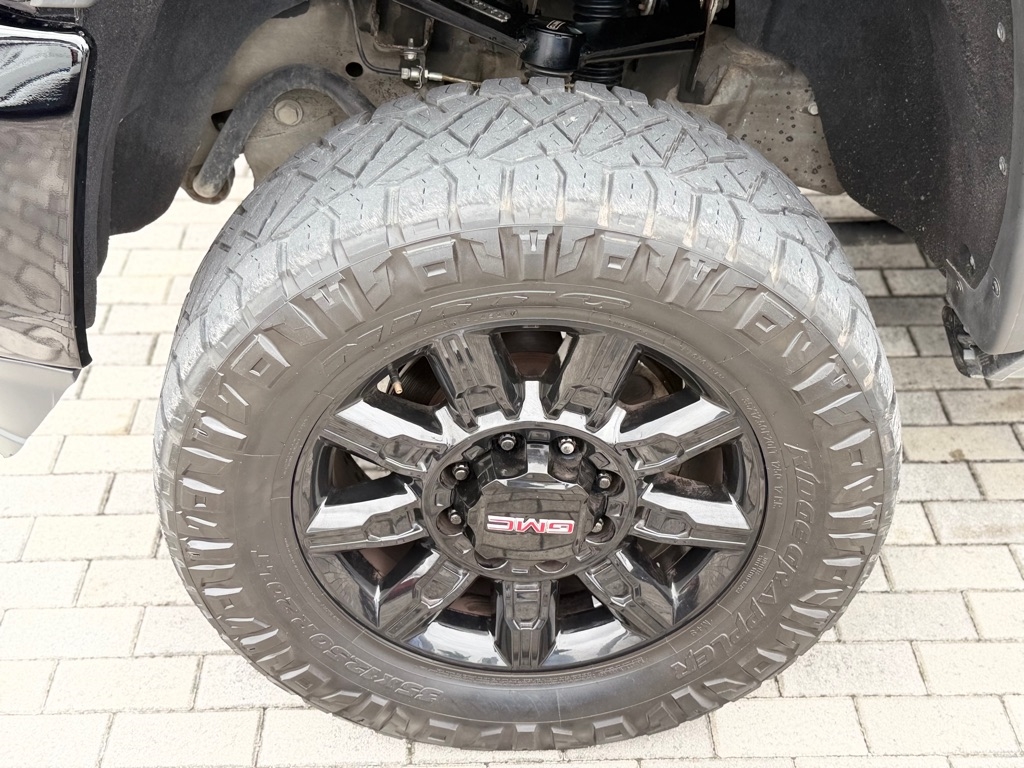 GMC Sierra 2500HD available WiFi 4WD Crew Cab 153.7" Denali 2015