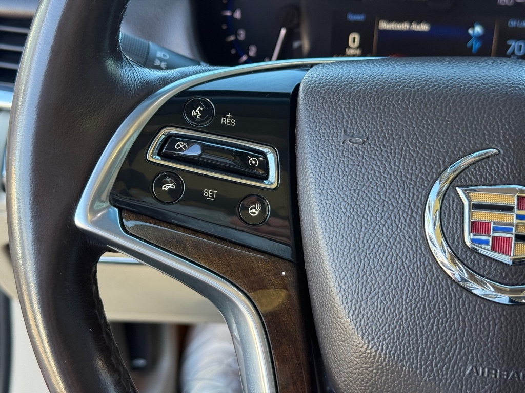 Cadillac XTS 4dr Sdn Luxury FWD 2013