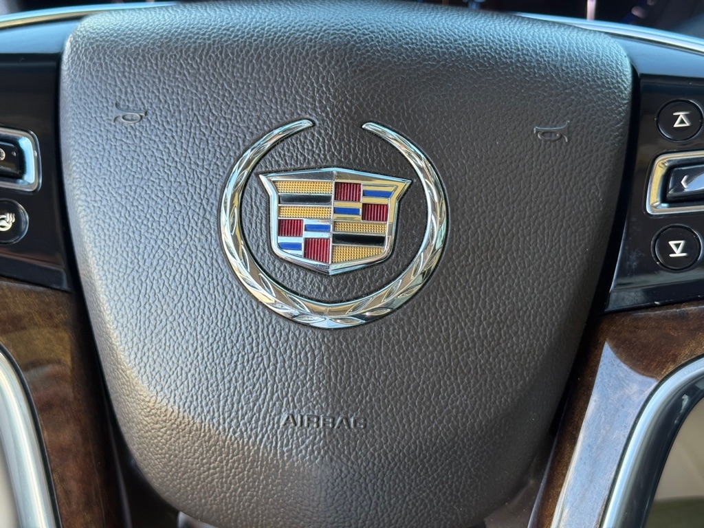 Cadillac XTS 4dr Sdn Luxury FWD 2013