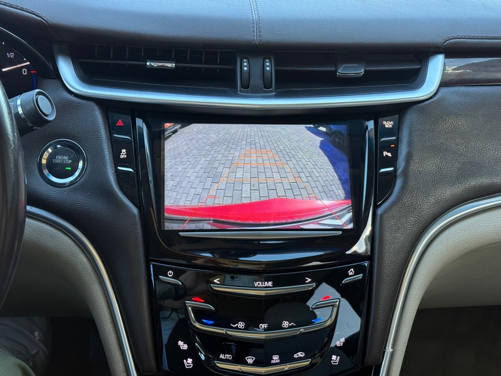 Cadillac XTS 4dr Sdn Luxury FWD 2013