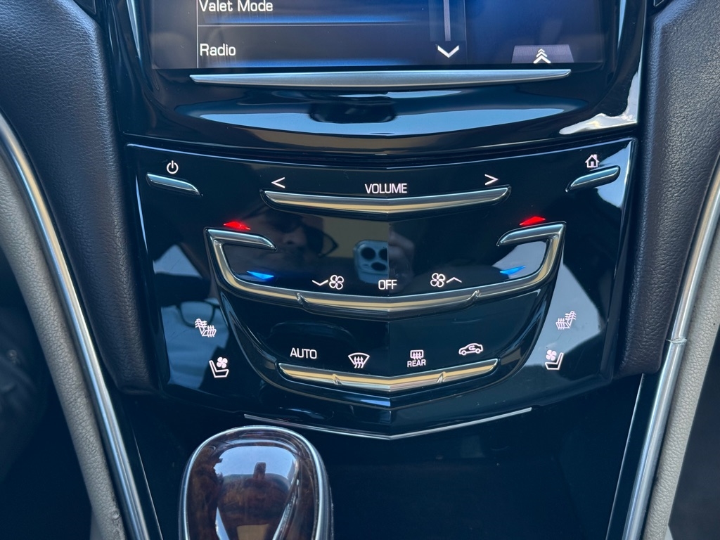 Cadillac XTS 4dr Sdn Luxury FWD 2013