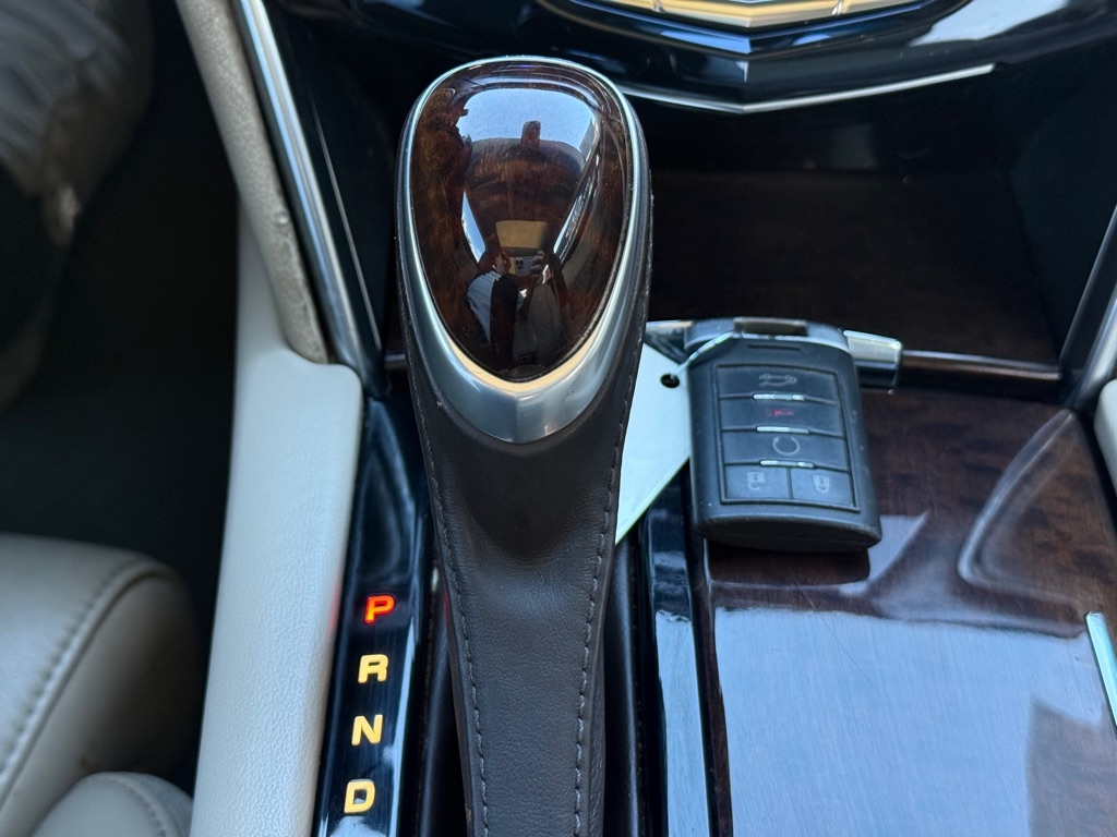 Cadillac XTS 4dr Sdn Luxury FWD 2013