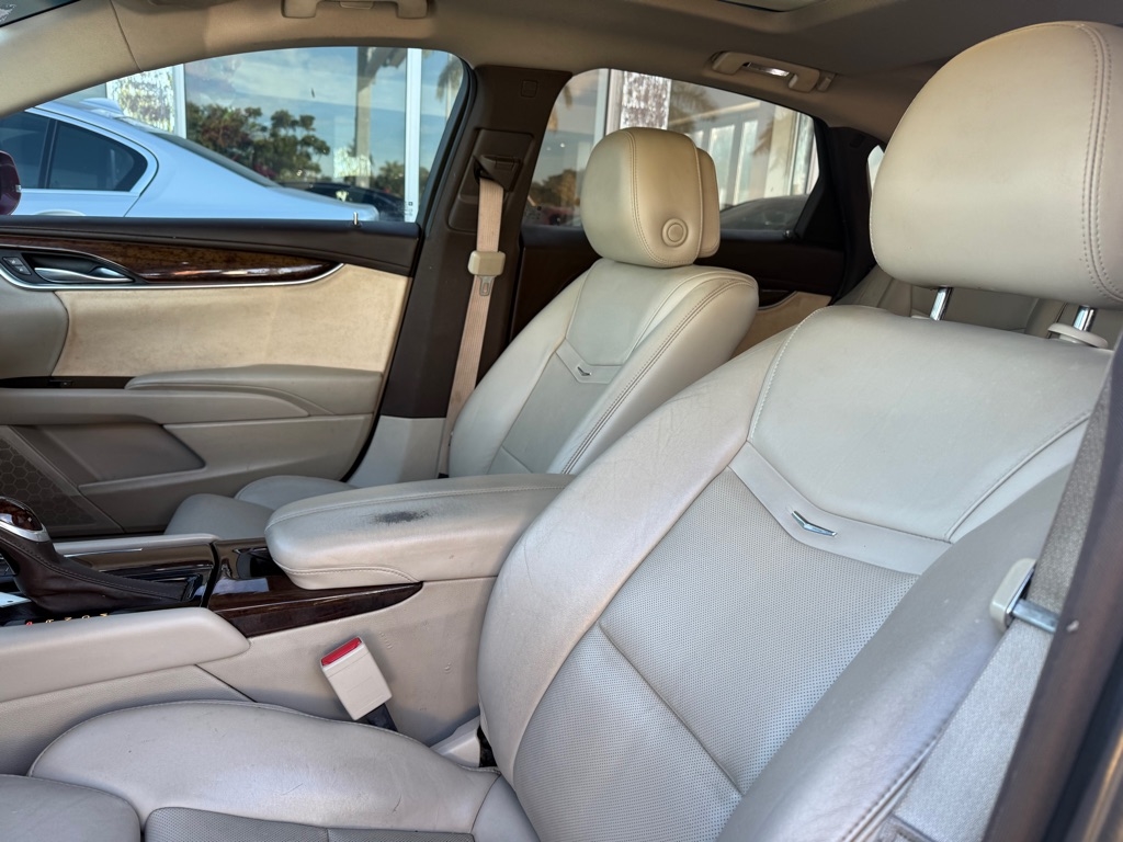 Cadillac XTS 4dr Sdn Luxury FWD 2013