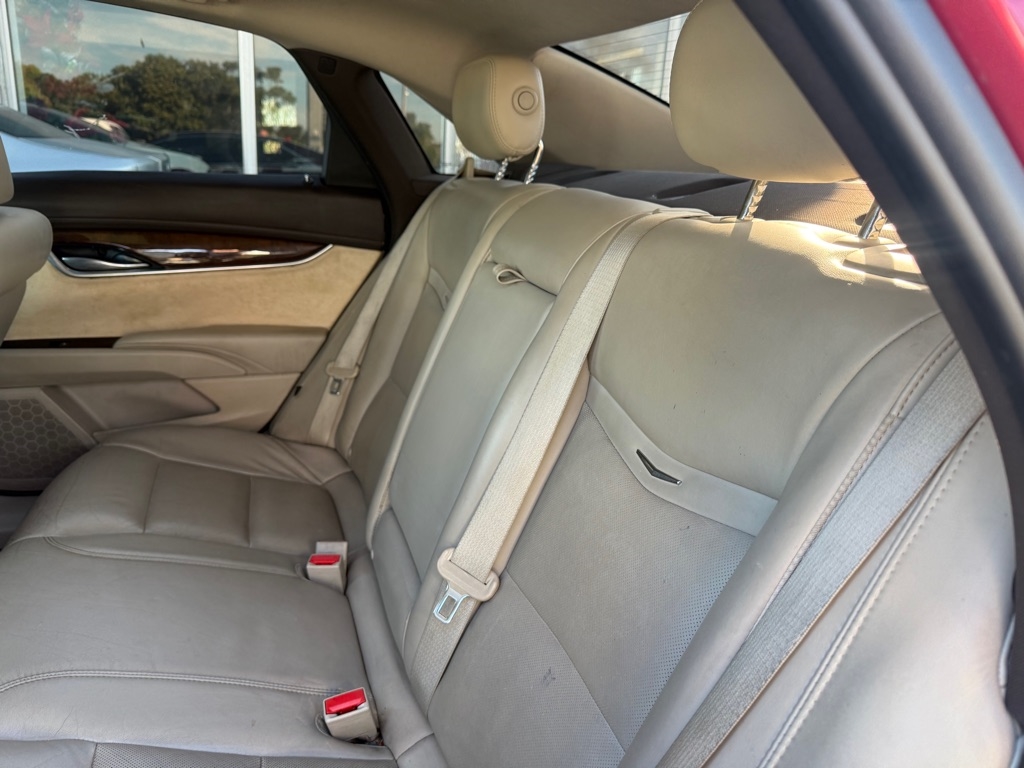 Cadillac XTS 4dr Sdn Luxury FWD 2013