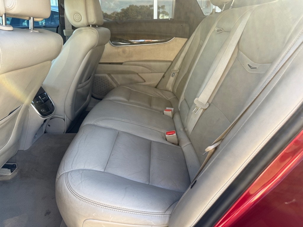 Cadillac XTS 4dr Sdn Luxury FWD 2013