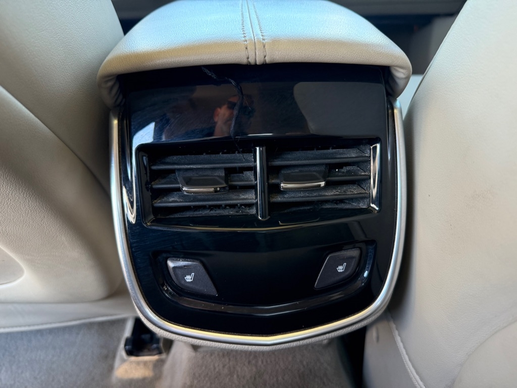 Cadillac XTS 4dr Sdn Luxury FWD 2013