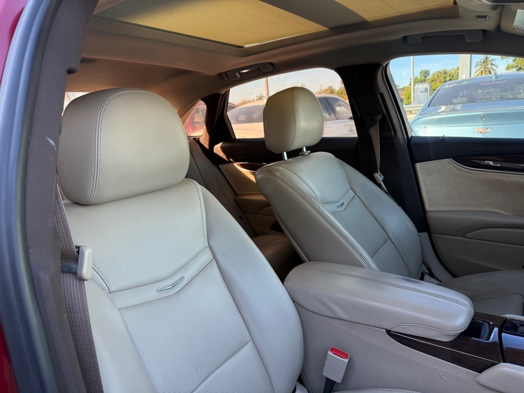 Cadillac XTS 4dr Sdn Luxury FWD 2013