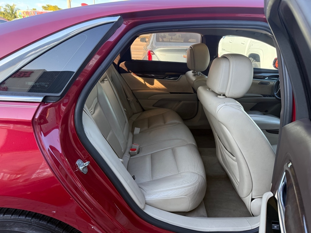 Cadillac XTS 4dr Sdn Luxury FWD 2013