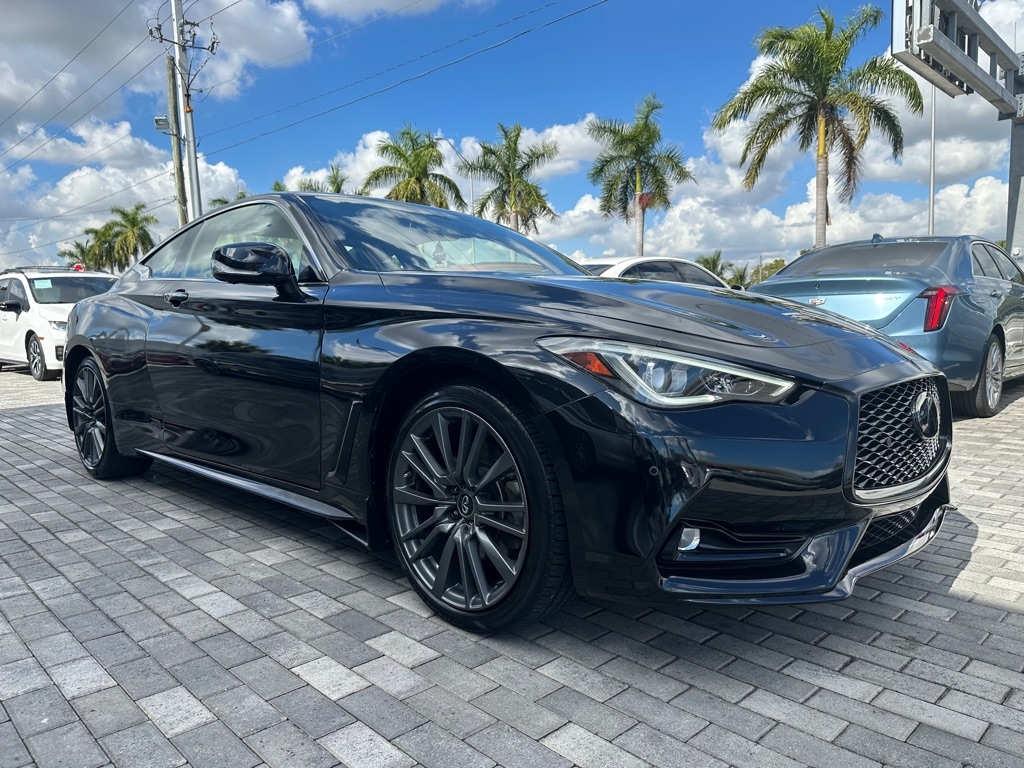 Infiniti Q60 LUXE AWD 2022