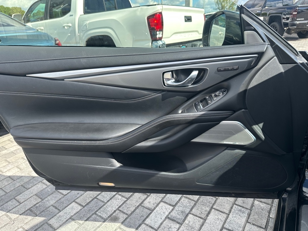 Infiniti Q60 LUXE AWD 2022