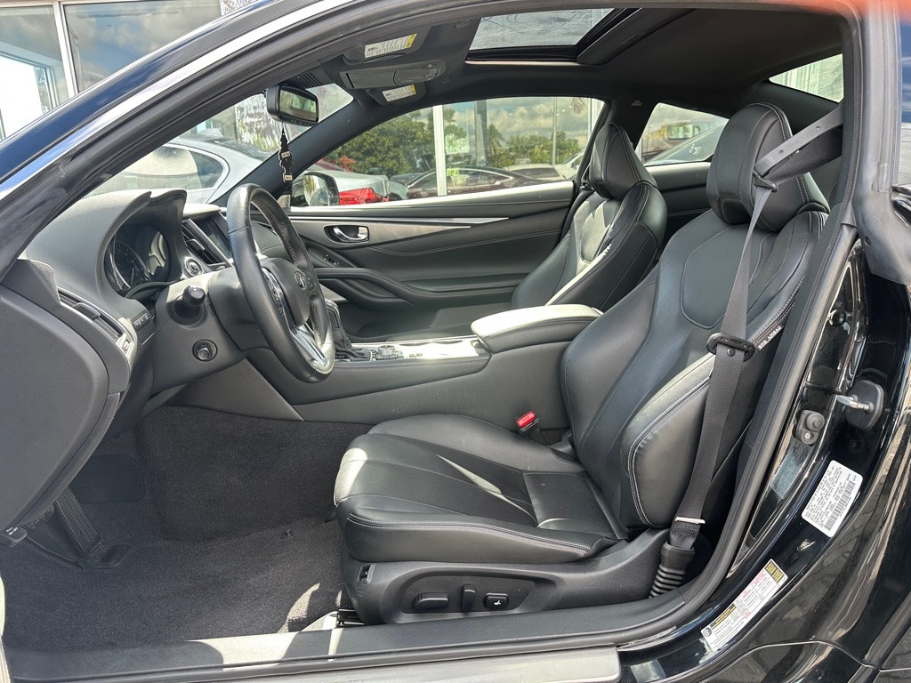 Infiniti Q60 LUXE AWD 2022