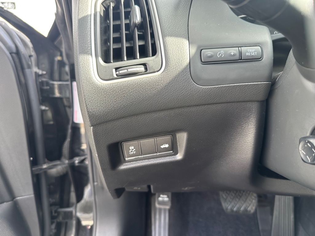 Infiniti Q60 LUXE AWD 2022