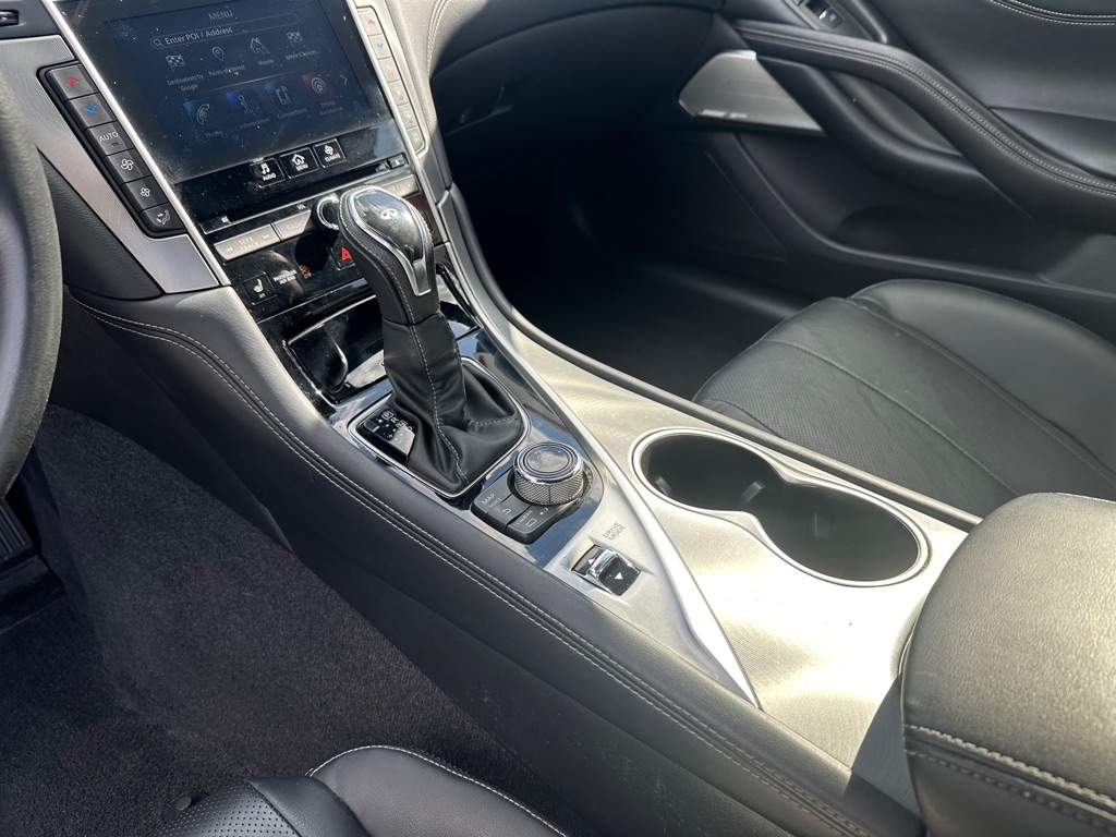 Infiniti Q60 LUXE AWD 2022