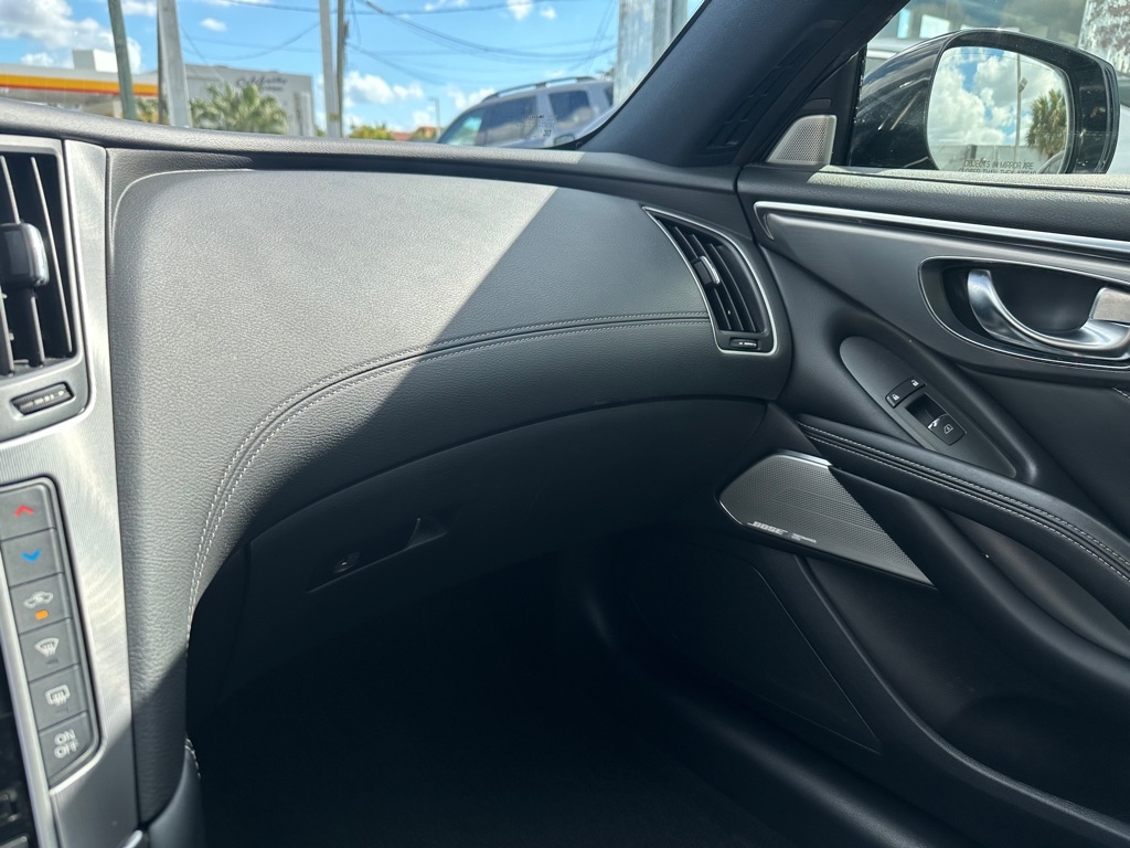 Infiniti Q60 LUXE AWD 2022