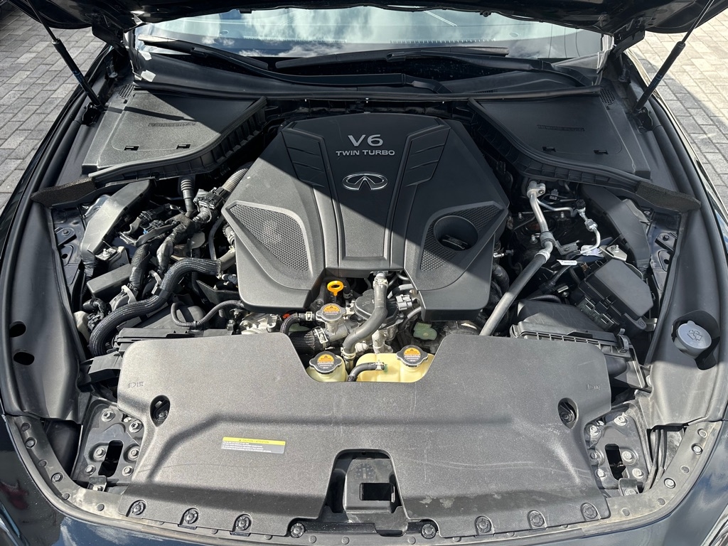 Infiniti Q60 LUXE AWD 2022
