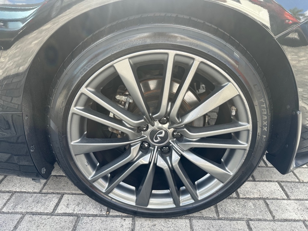 Infiniti Q60 LUXE AWD 2022