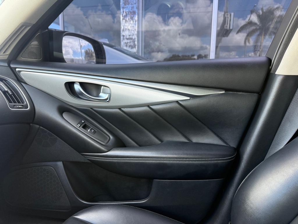 Infiniti Q50 3.0t LUXE AWD 2021