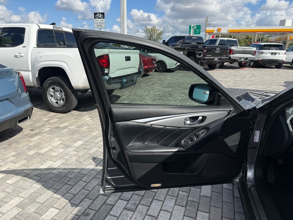 Infiniti Q50 3.0t LUXE AWD 2021