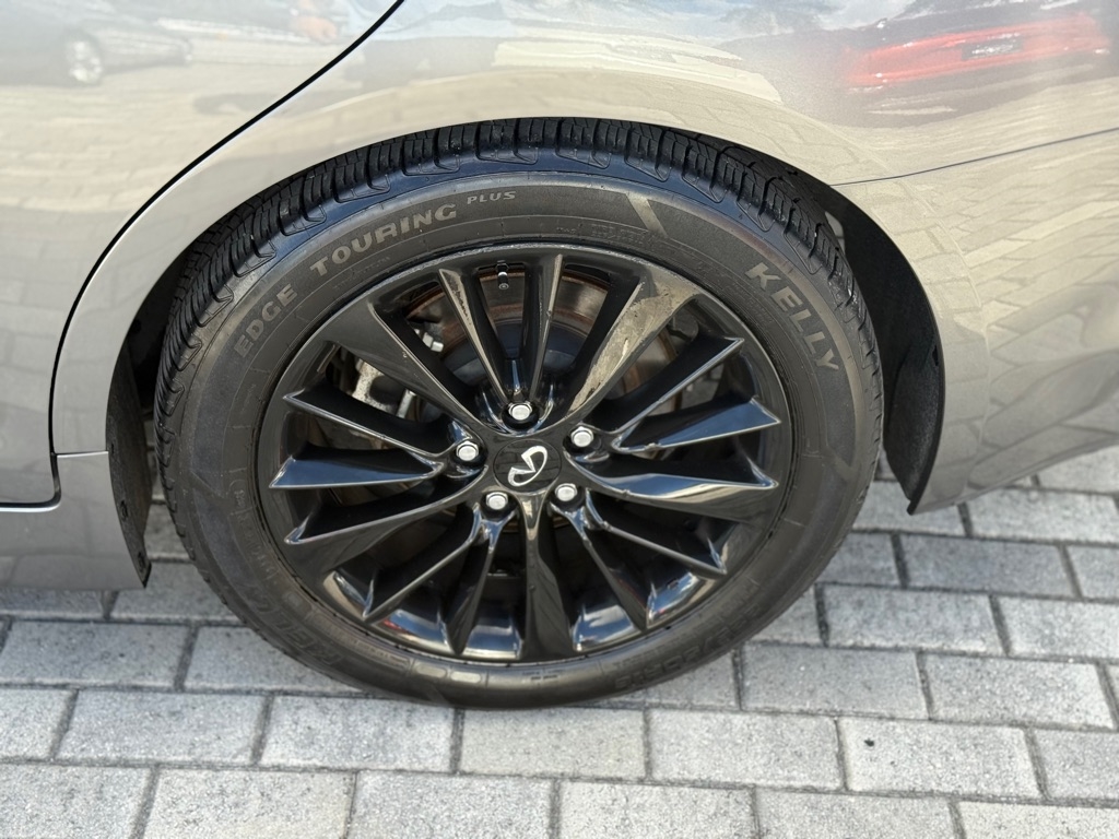 Infiniti Q50 3.0t LUXE AWD 2021