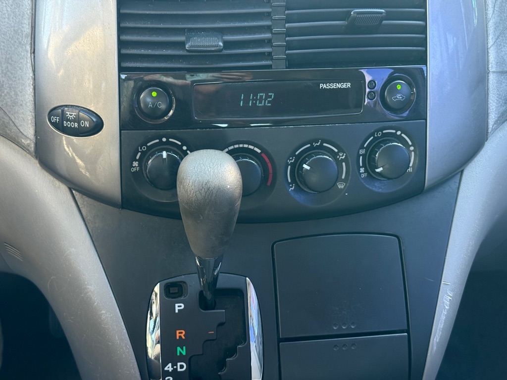 Toyota Sienna CE FWD Cargo Van (Natl) 2006