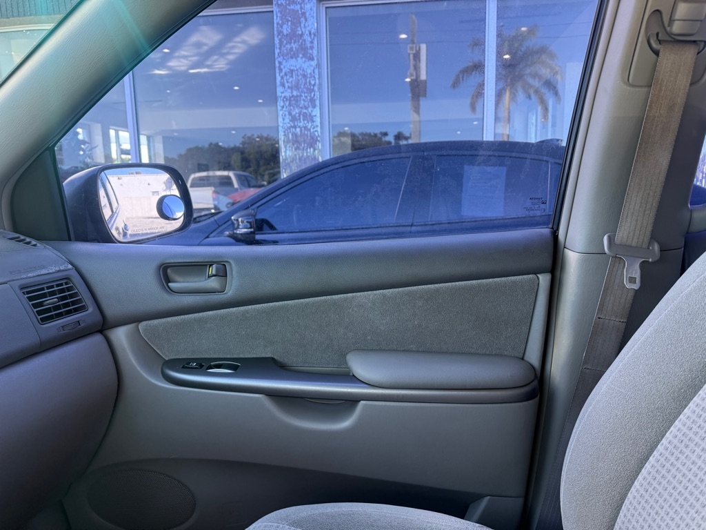 Toyota Sienna CE FWD Cargo Van (Natl) 2006