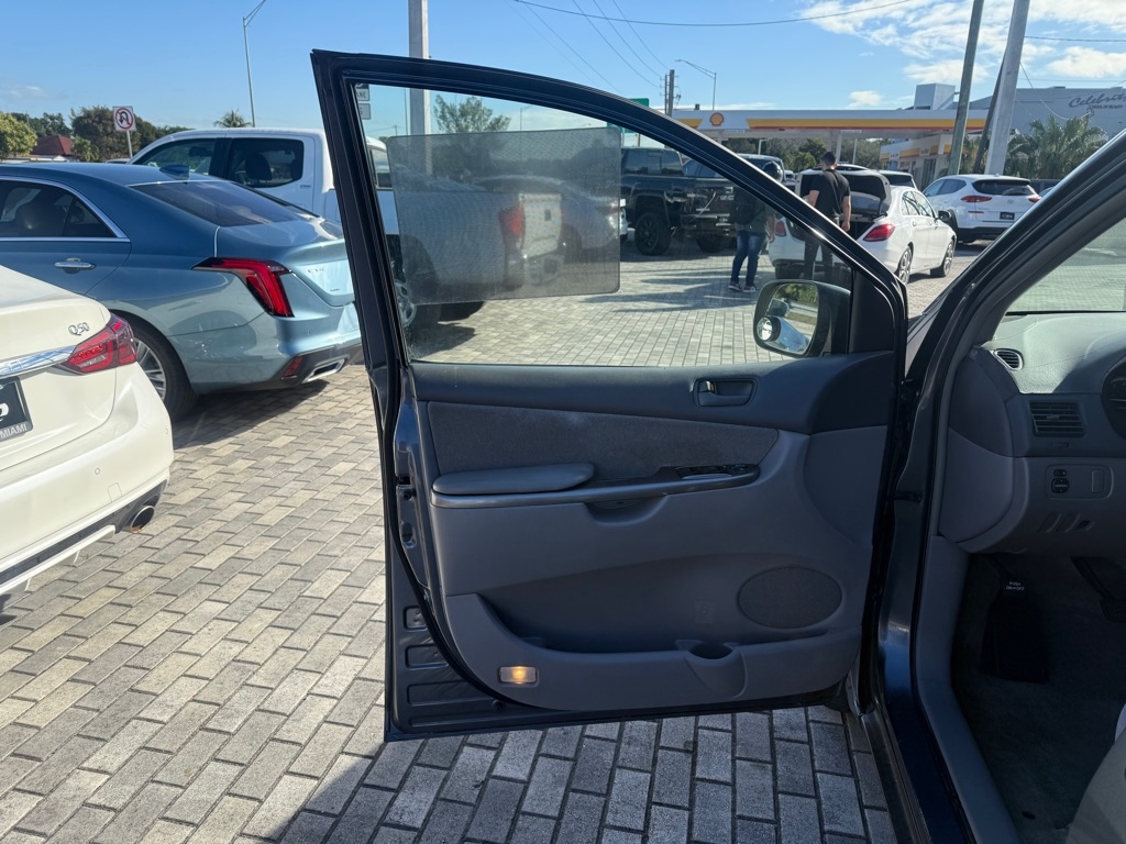 Toyota Sienna CE FWD Cargo Van (Natl) 2006