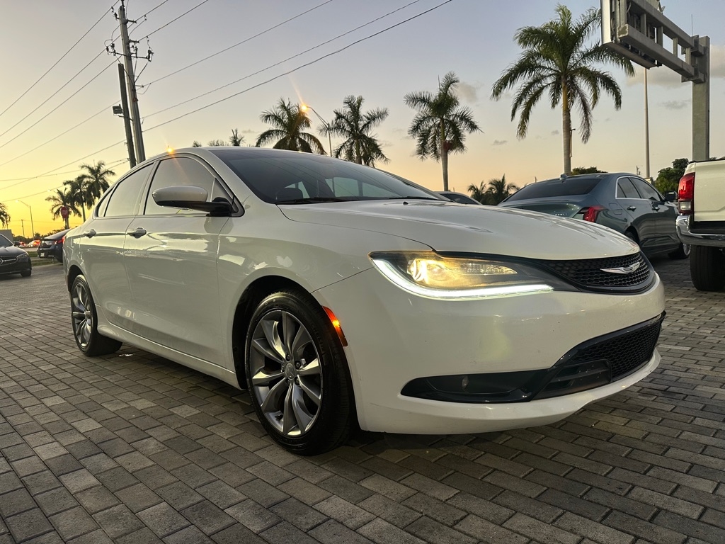 2015 Chrysler 200 4dr Sdn S FWD