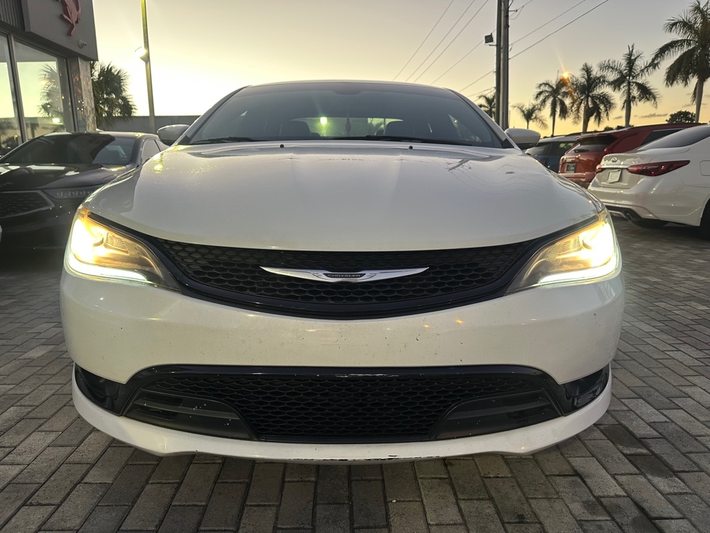 Chrysler 200 4dr Sdn S FWD 2015
