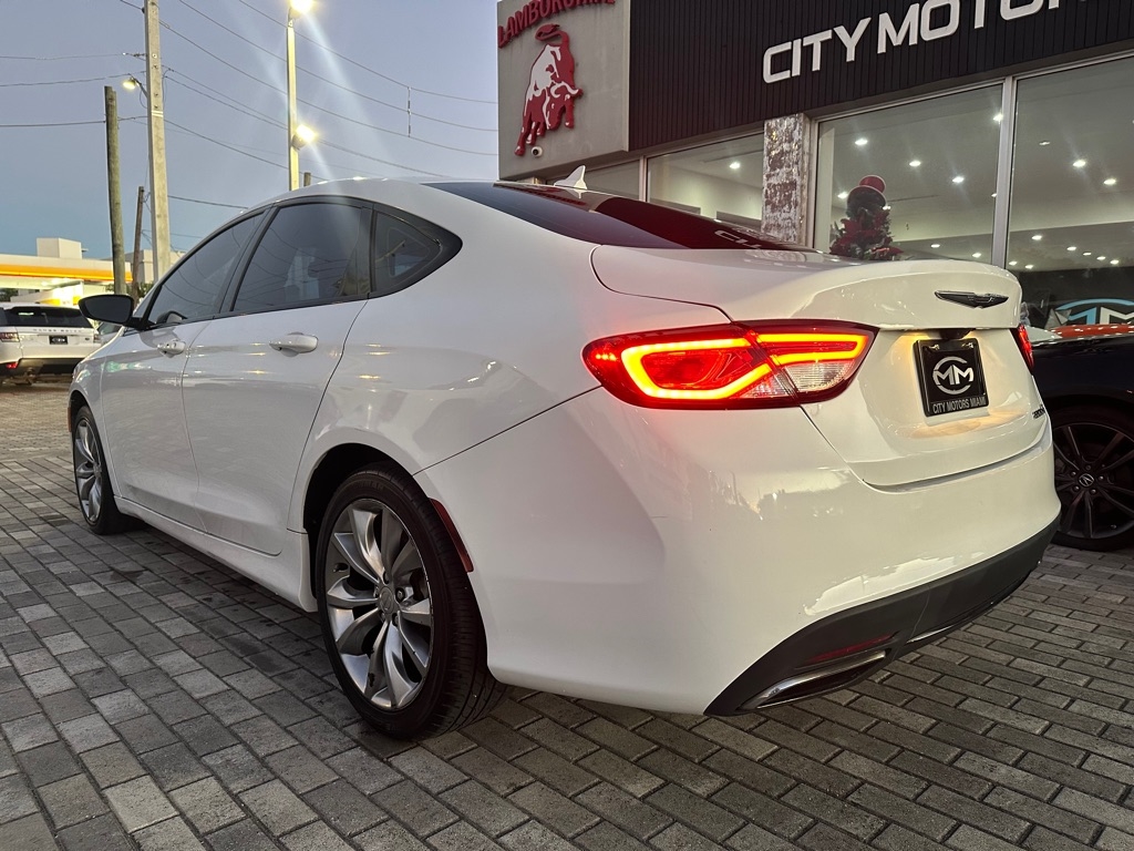 Chrysler 200 4dr Sdn S FWD 2015