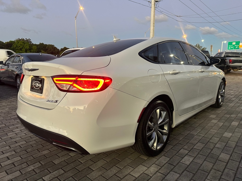 Chrysler 200 4dr Sdn S FWD 2015