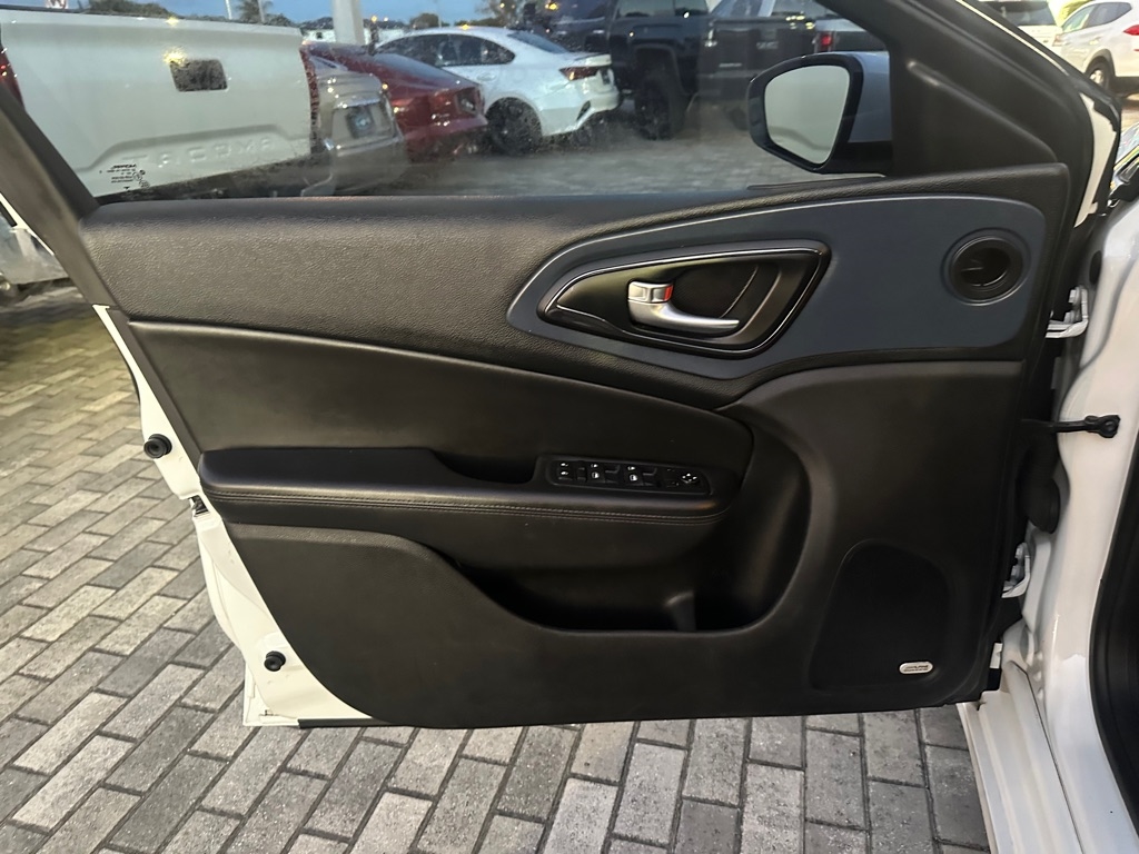 Chrysler 200 4dr Sdn S FWD 2015