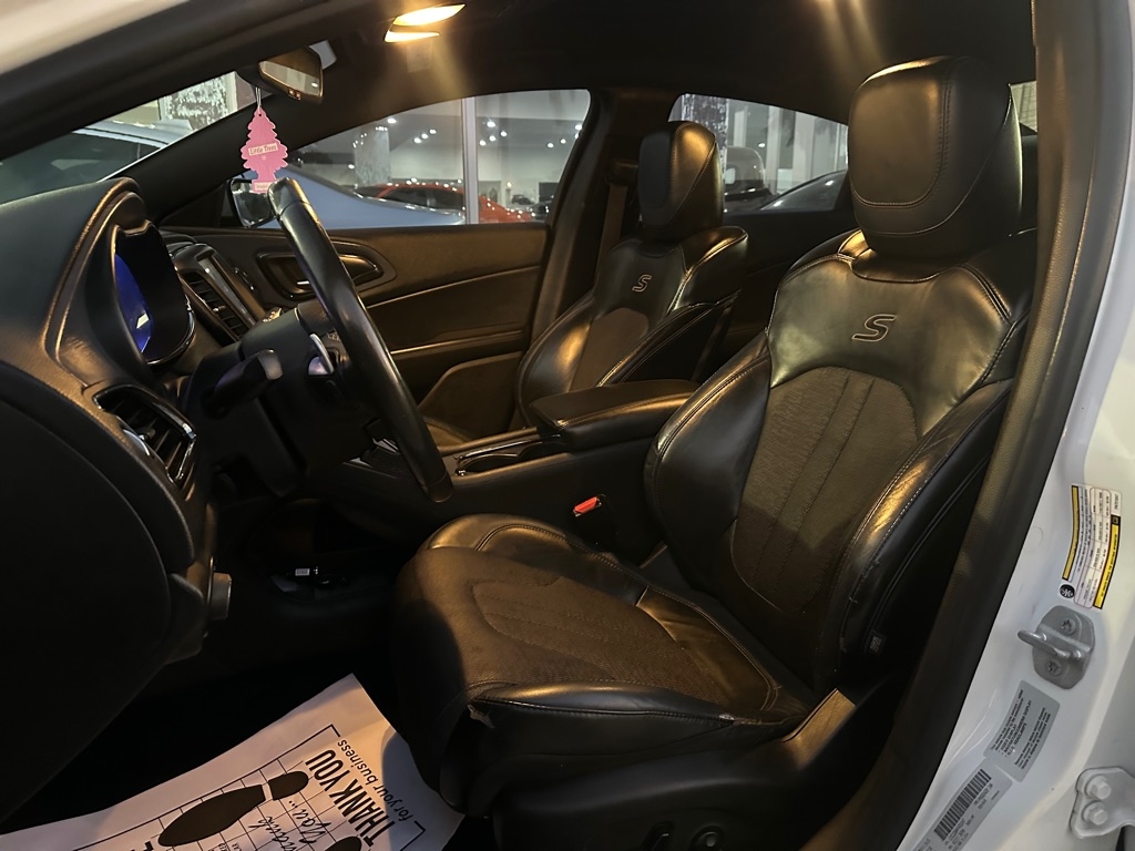 Chrysler 200 4dr Sdn S FWD 2015